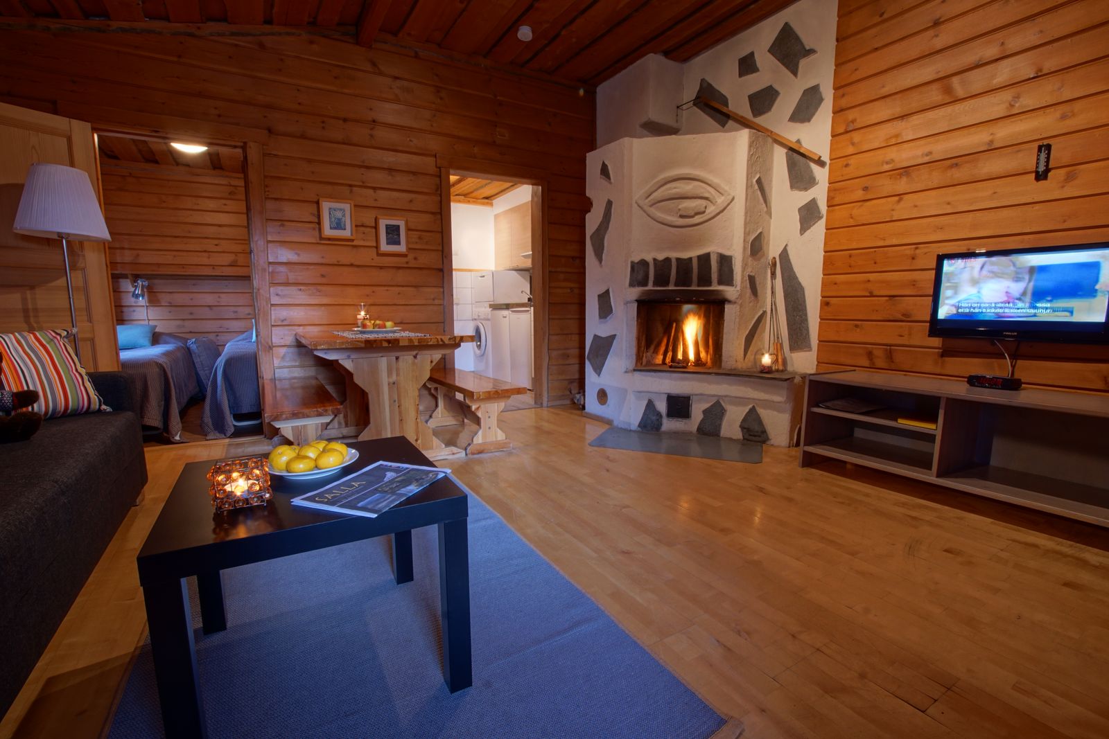 Saunatupa 42m² Wohnzimmer mit Kamin