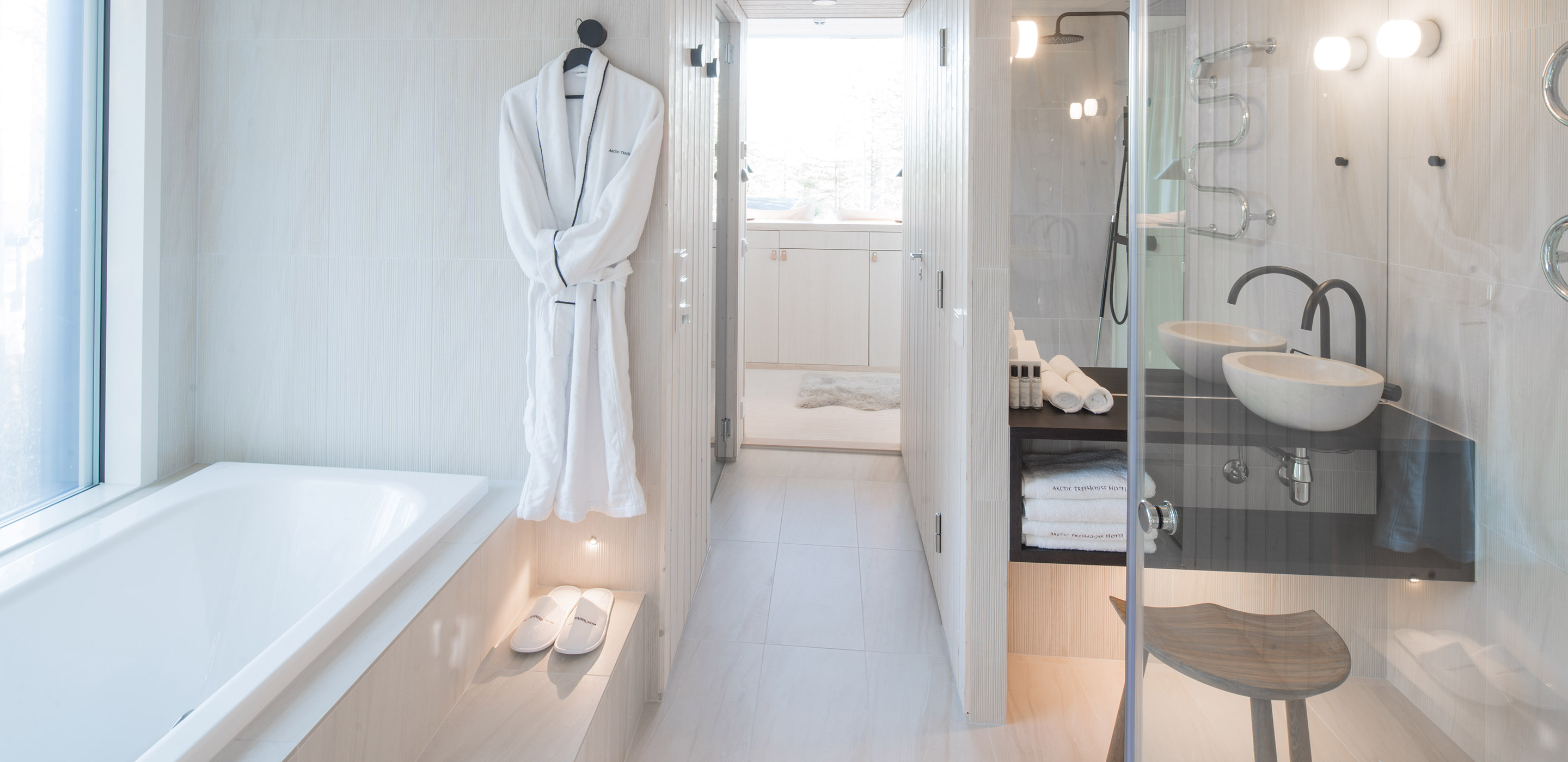 Arctic-Scene-Executive-Suite---Execuitve-Bad