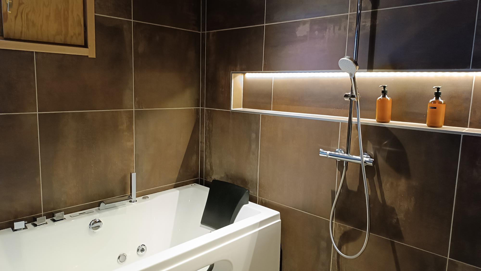 Pomotupa Dusche und Badewanne