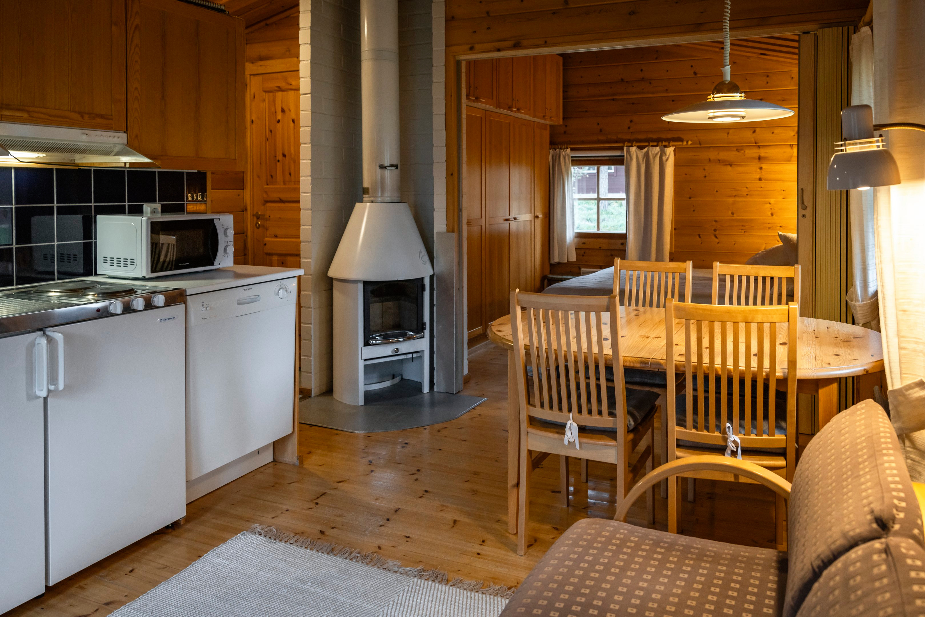 Cabin A Jeris Küche und Kamin