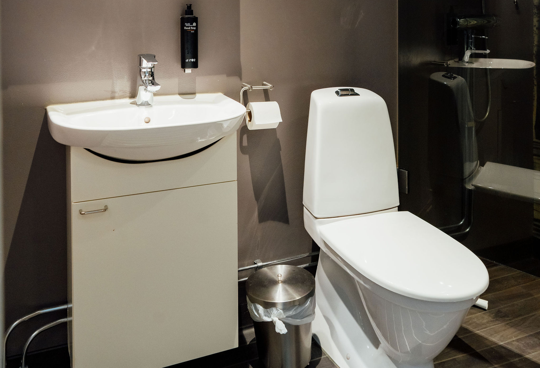 Doppelzimmer WC Pinetree Lodge