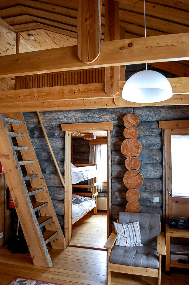 Kelomaja Wohnbereich mit Treppe 