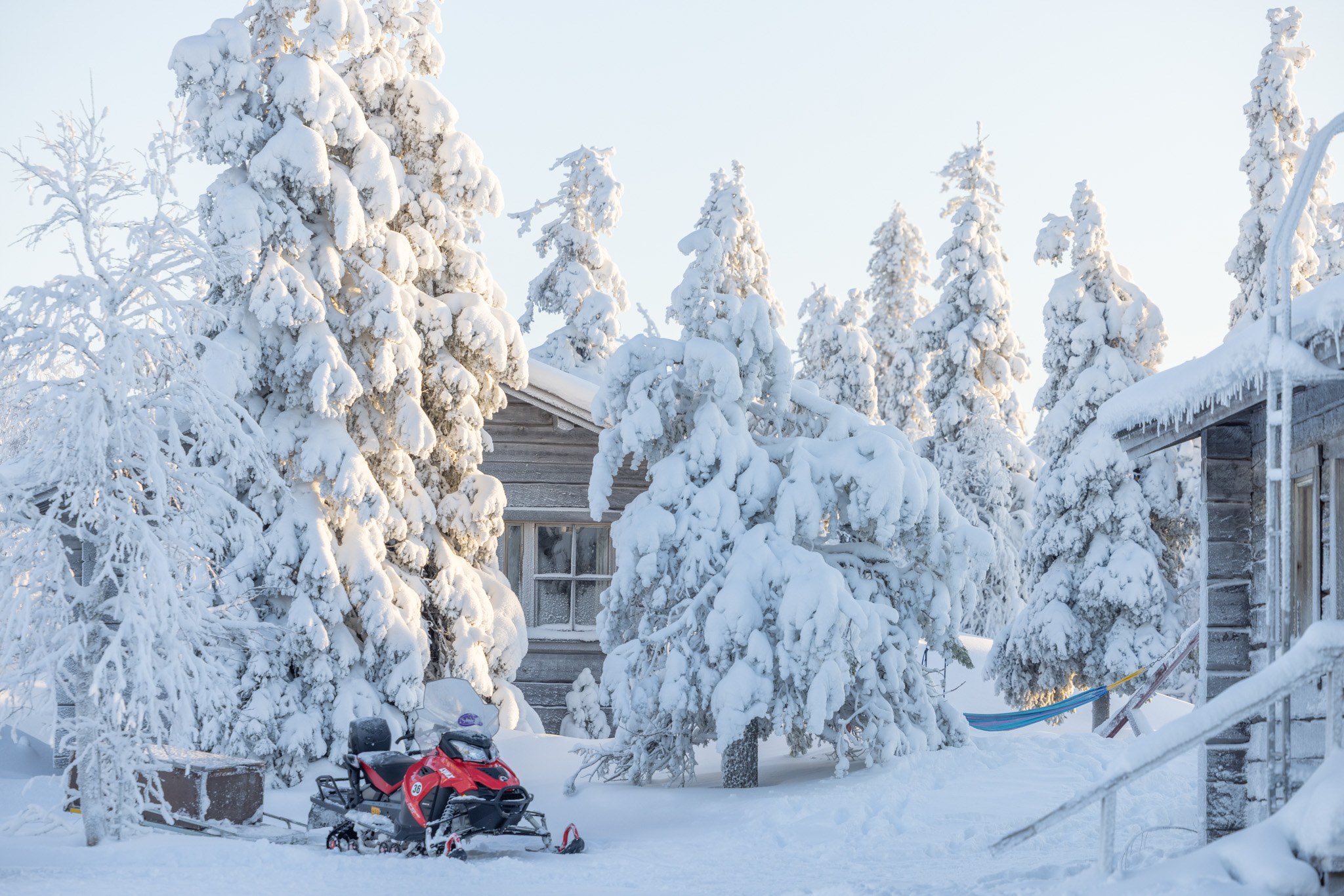 Motorschlitten im Schnee