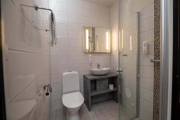 WC und Dusche Doppelzimmer